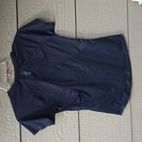 Under Armour Women's Medium UA CoolSwitch Run Short Sleeve Black 1363262 - Picture 11 of 12